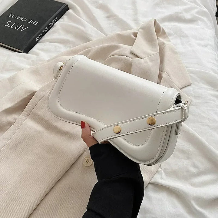 Sac à main en cuir végétalien à rabat ondulé Cadence