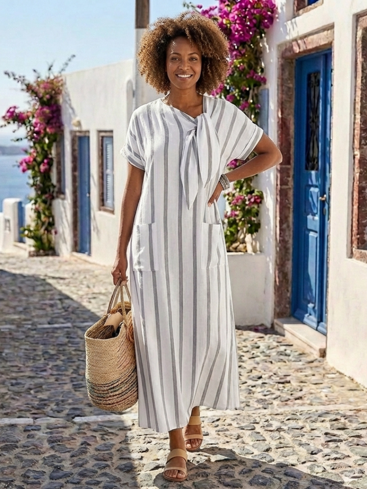 Elaris | Robe midi à rayures et manches courtes, avec col lavallière et poches