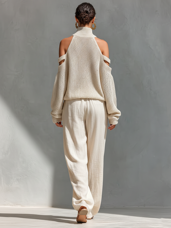 Thalia - Completo maglia dolcevita a spalle scoperte e pantaloni ampi beige