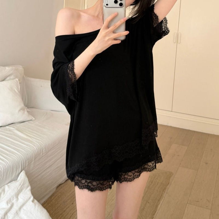 Alice - Ensemble top et short en satin chocolat à encolure bateau