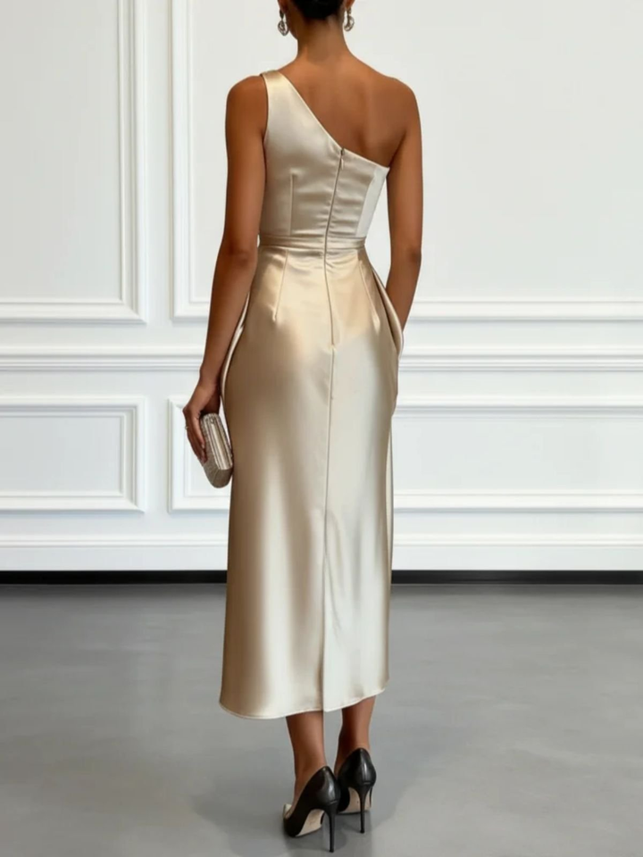 Caille - Abito midi senza maniche monospalla con ruches in raso color champagne