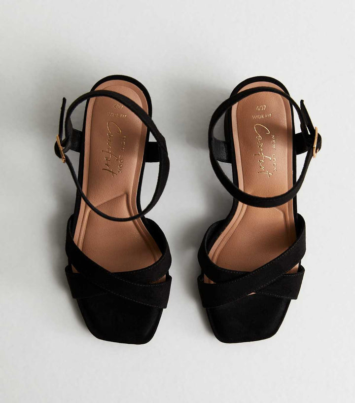 Sandales à talon carré en velours noir et coupe large en 2 parties | New Look