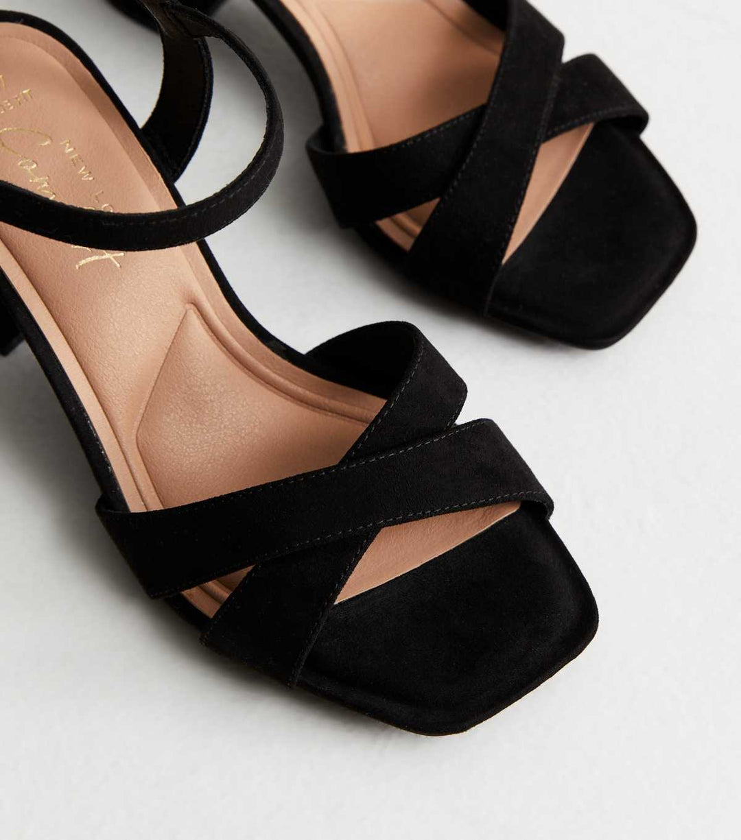 Sandales à talon carré en velours noir et coupe large en 2 parties | New Look